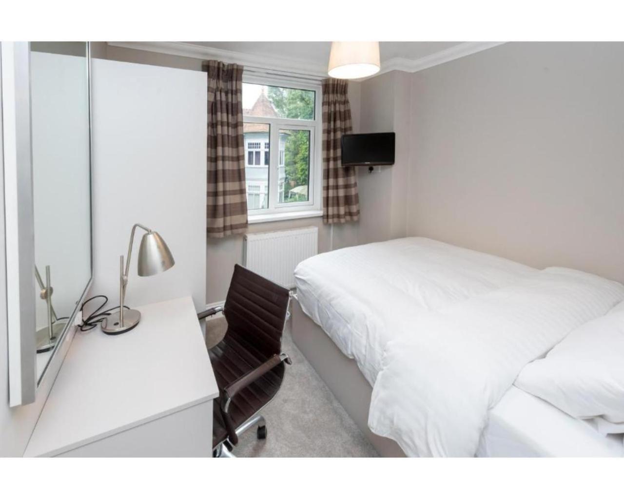Uno Hotel Heathrow Windsor سلوف الغرفة الصورة